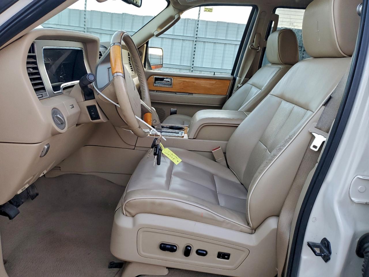 Lincoln Navigator Image 12