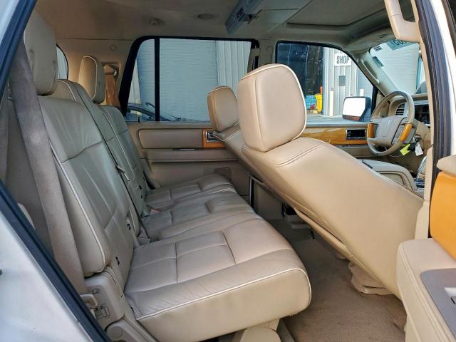 Lincoln Navigator Image 2