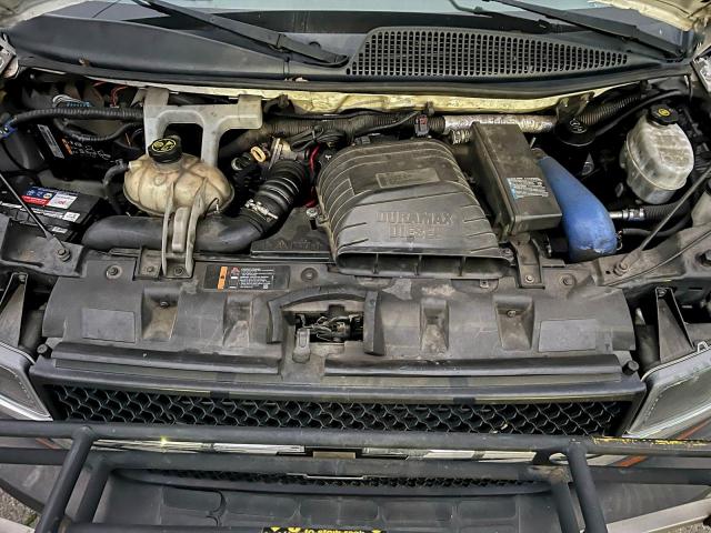 Chevrolet Express Image 2