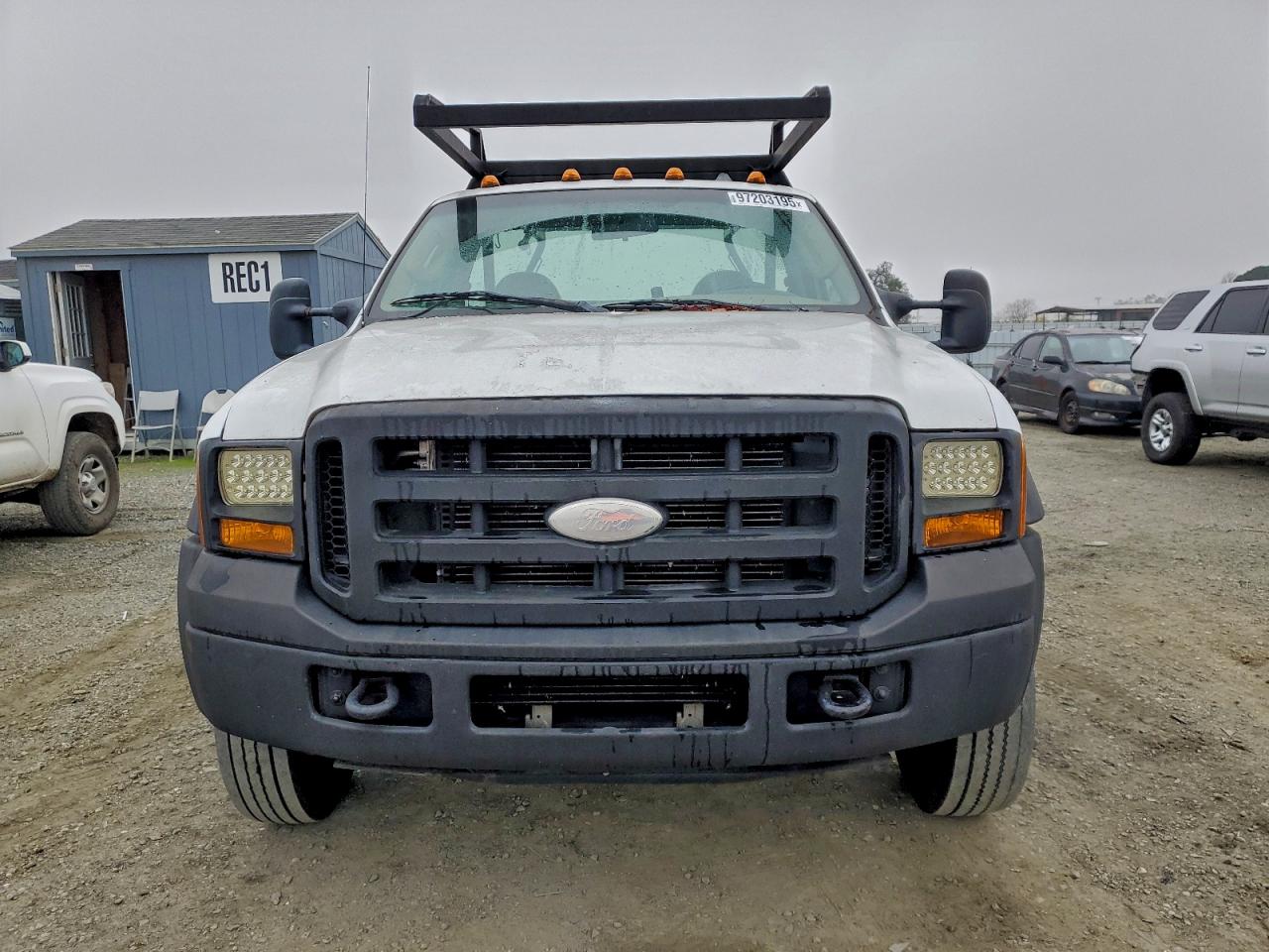 Ford F-450 Super Duty Image 4