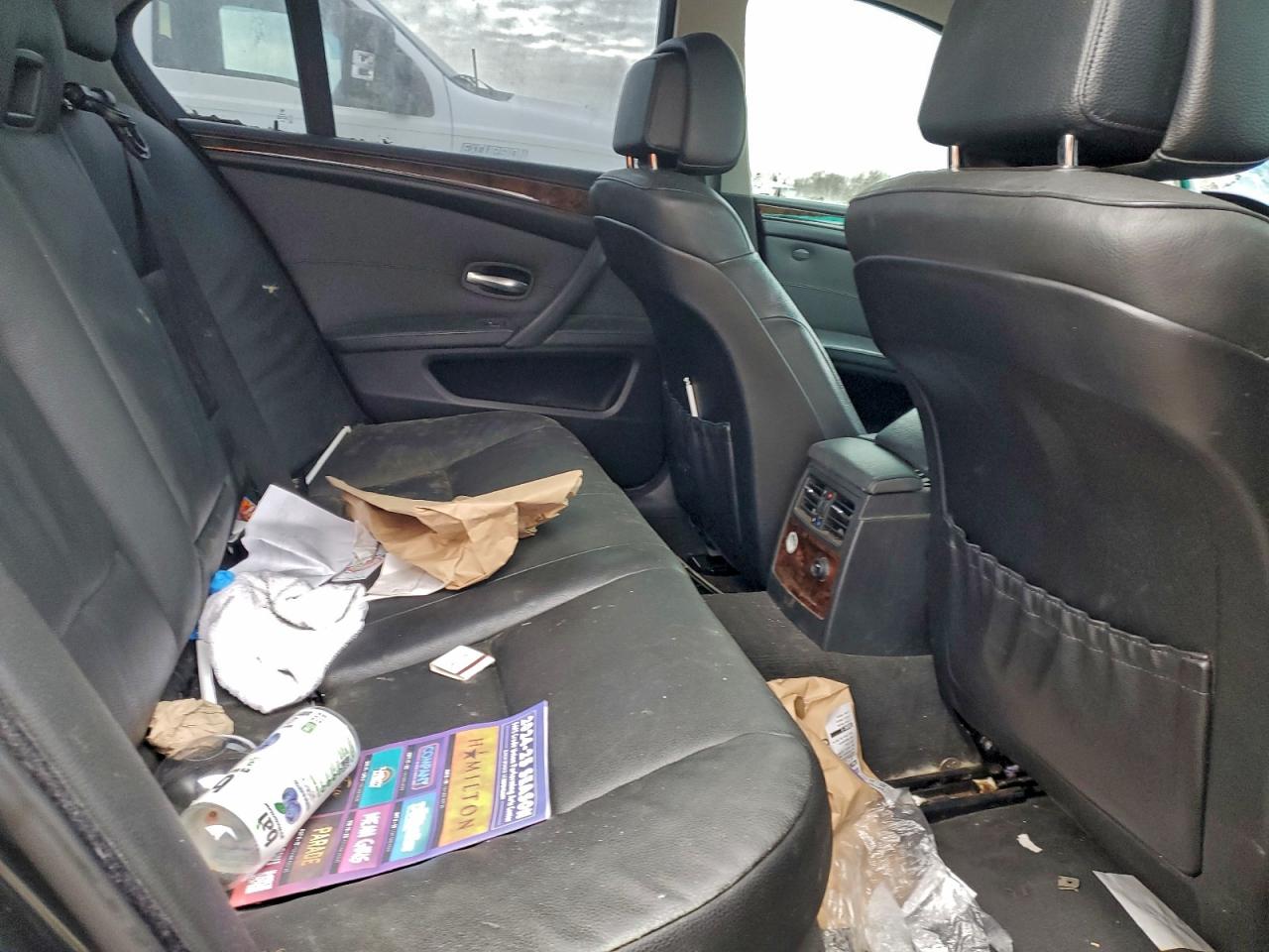 BMW 5 Series Xi Image 12