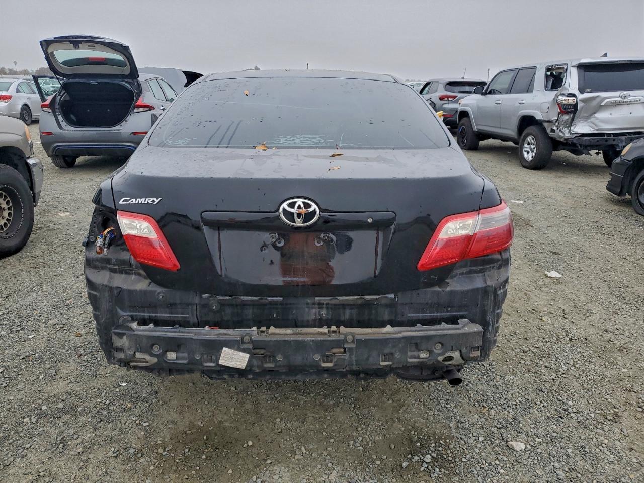 Toyota Camry Base Image 3