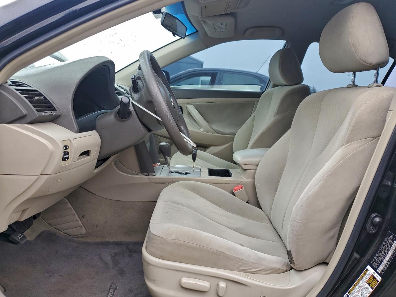 Toyota Camry Base Image 6