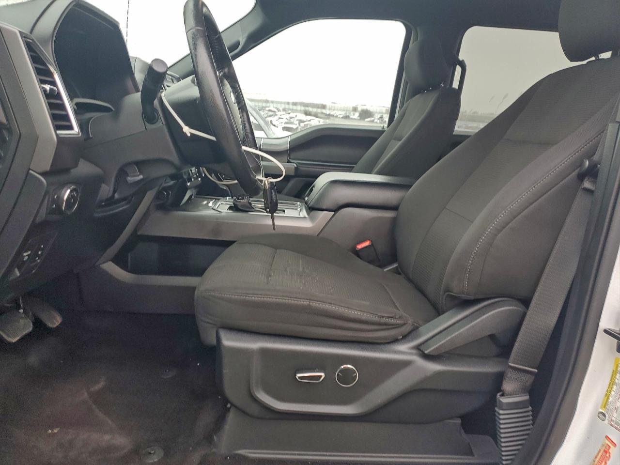 Ford F-150 Supercrew Image 2