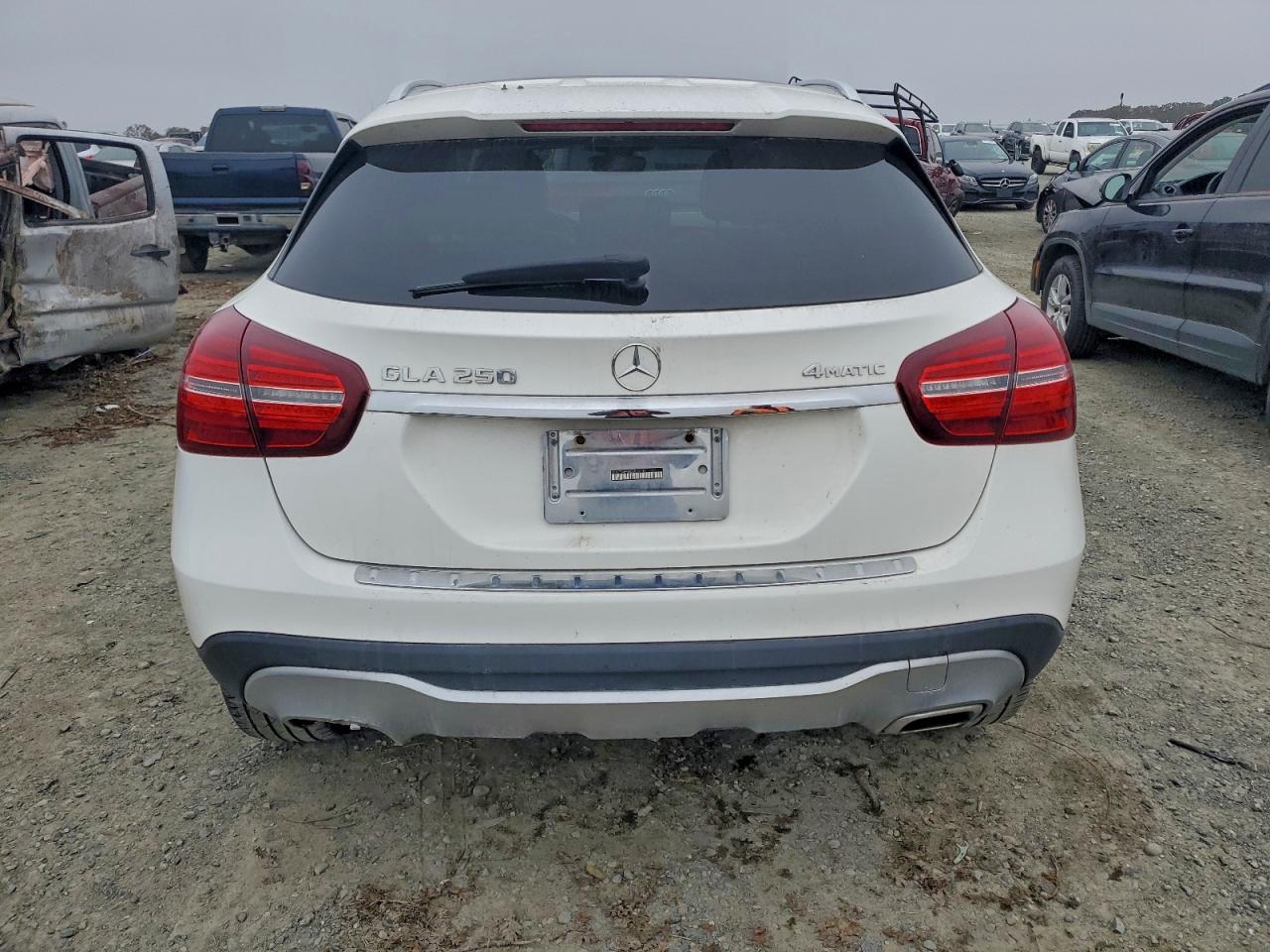 Mercedes-Benz GLA 250 Image 12