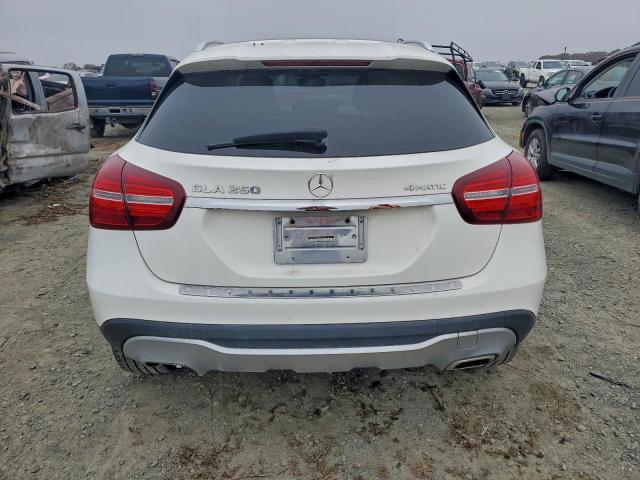 Mercedes-Benz GLA 250 Image 12