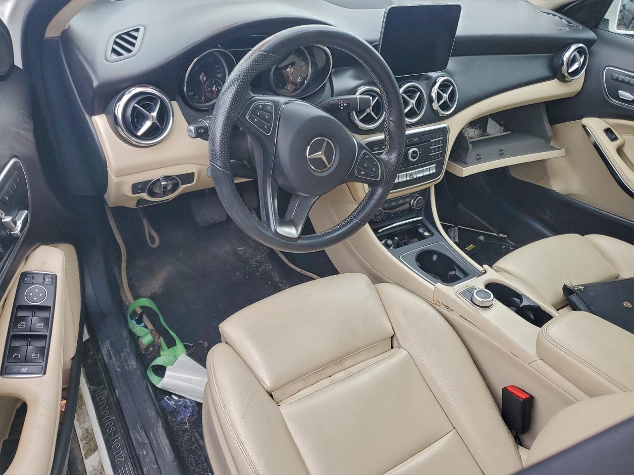 Mercedes-Benz GLA 250 Image 9