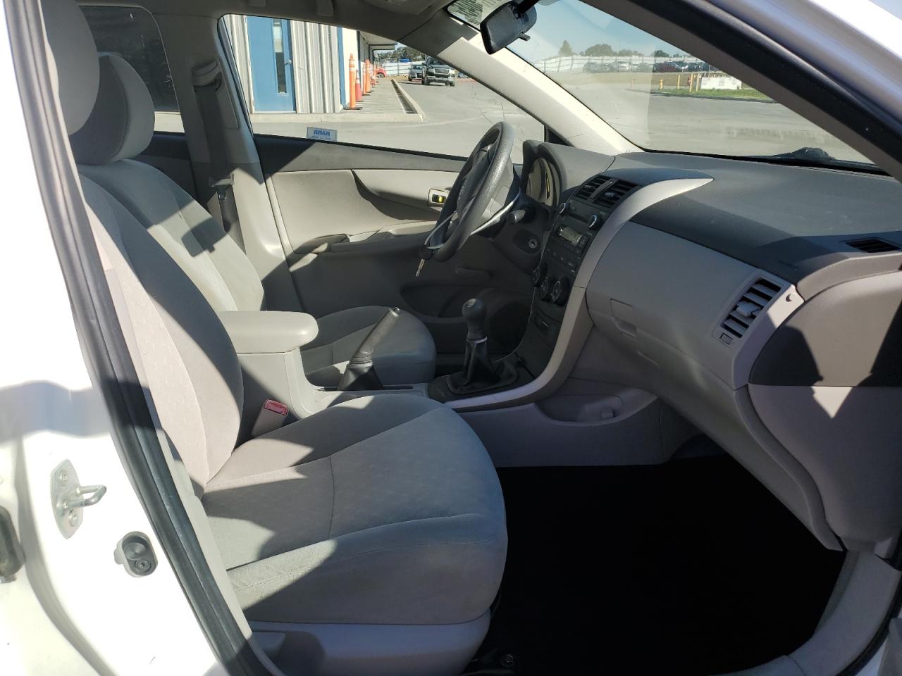 Toyota Corolla Base Image 4