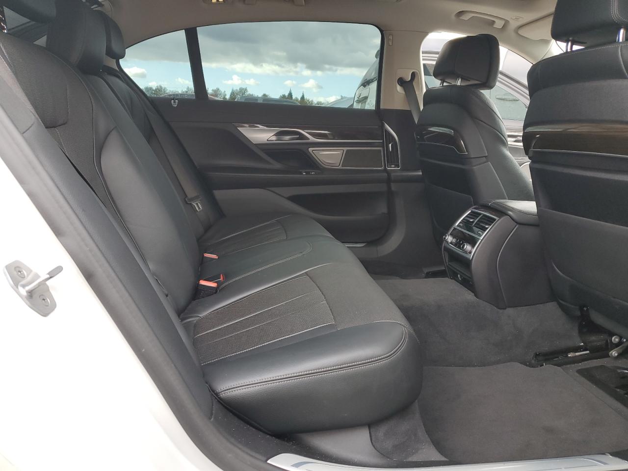 BMW 7 Series I Image 10