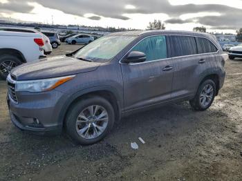  Salvage Toyota Highlander