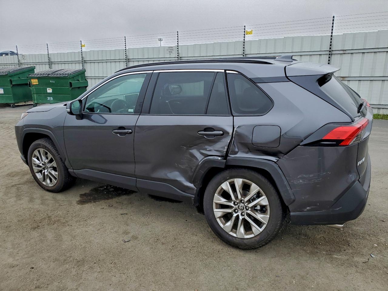 Toyota RAV4 Xle Premium Image 4