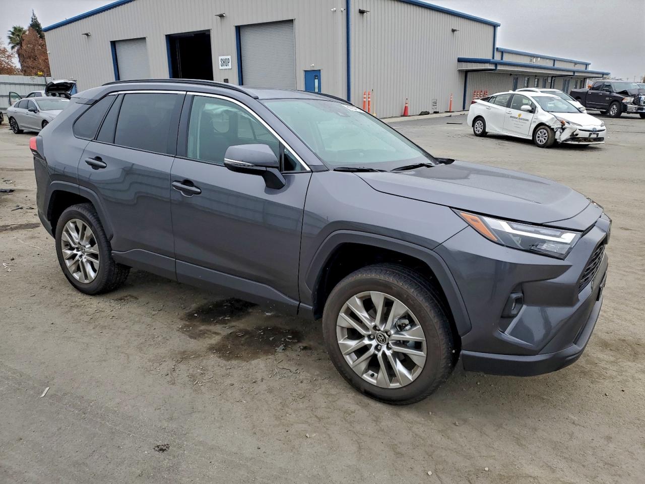 Toyota RAV4 Xle Premium Image 11