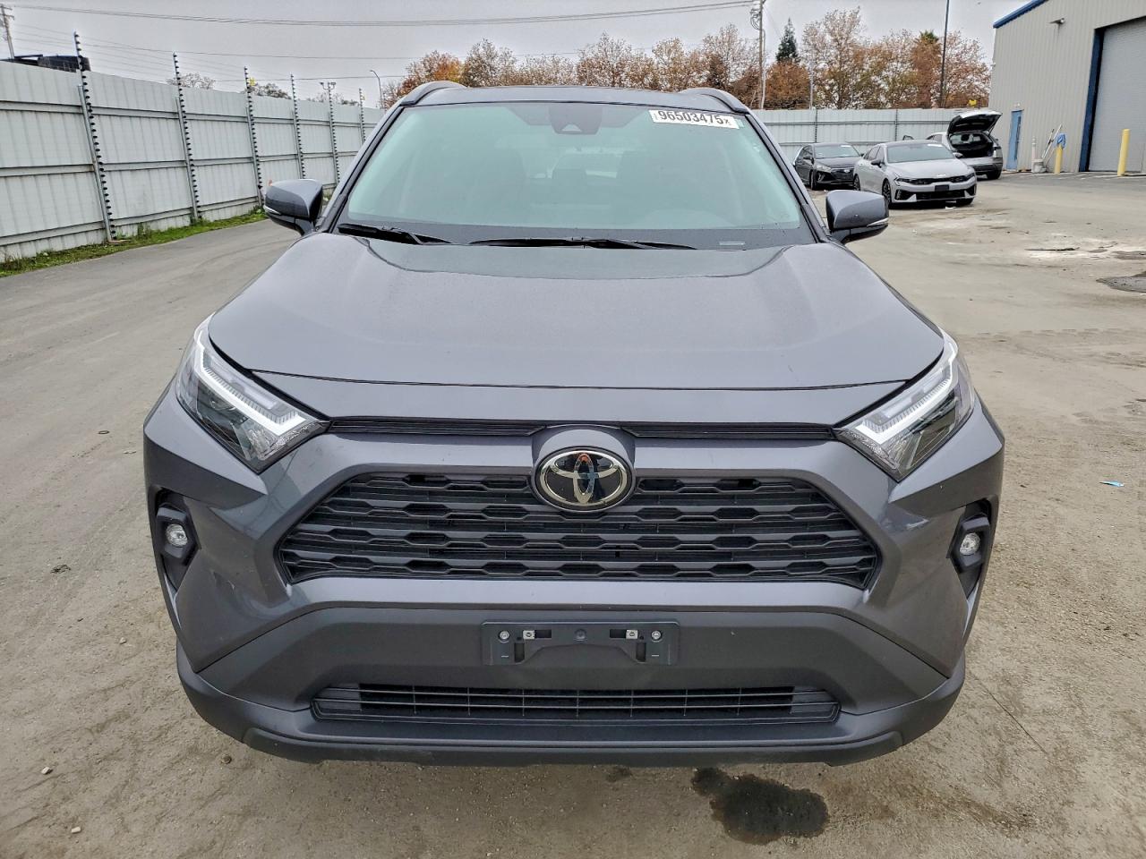 Toyota RAV4 Xle Premium Image 5