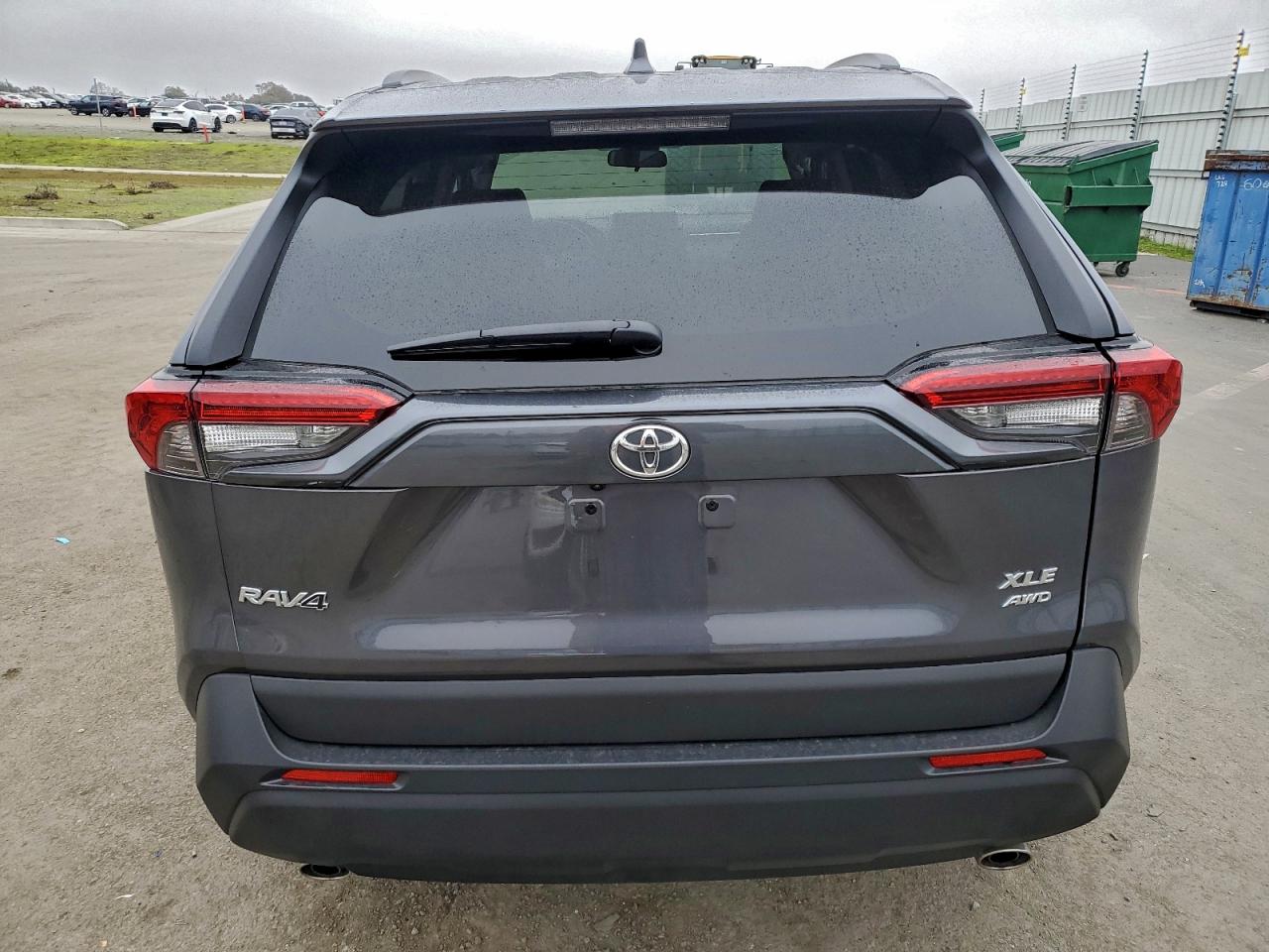 Toyota RAV4 Xle Premium Image 6
