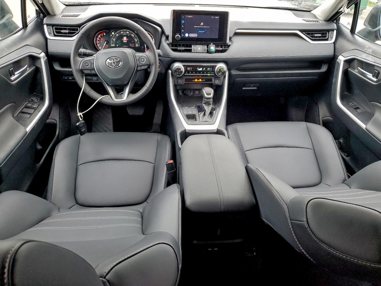 Toyota RAV4 Xle Premium Image 2