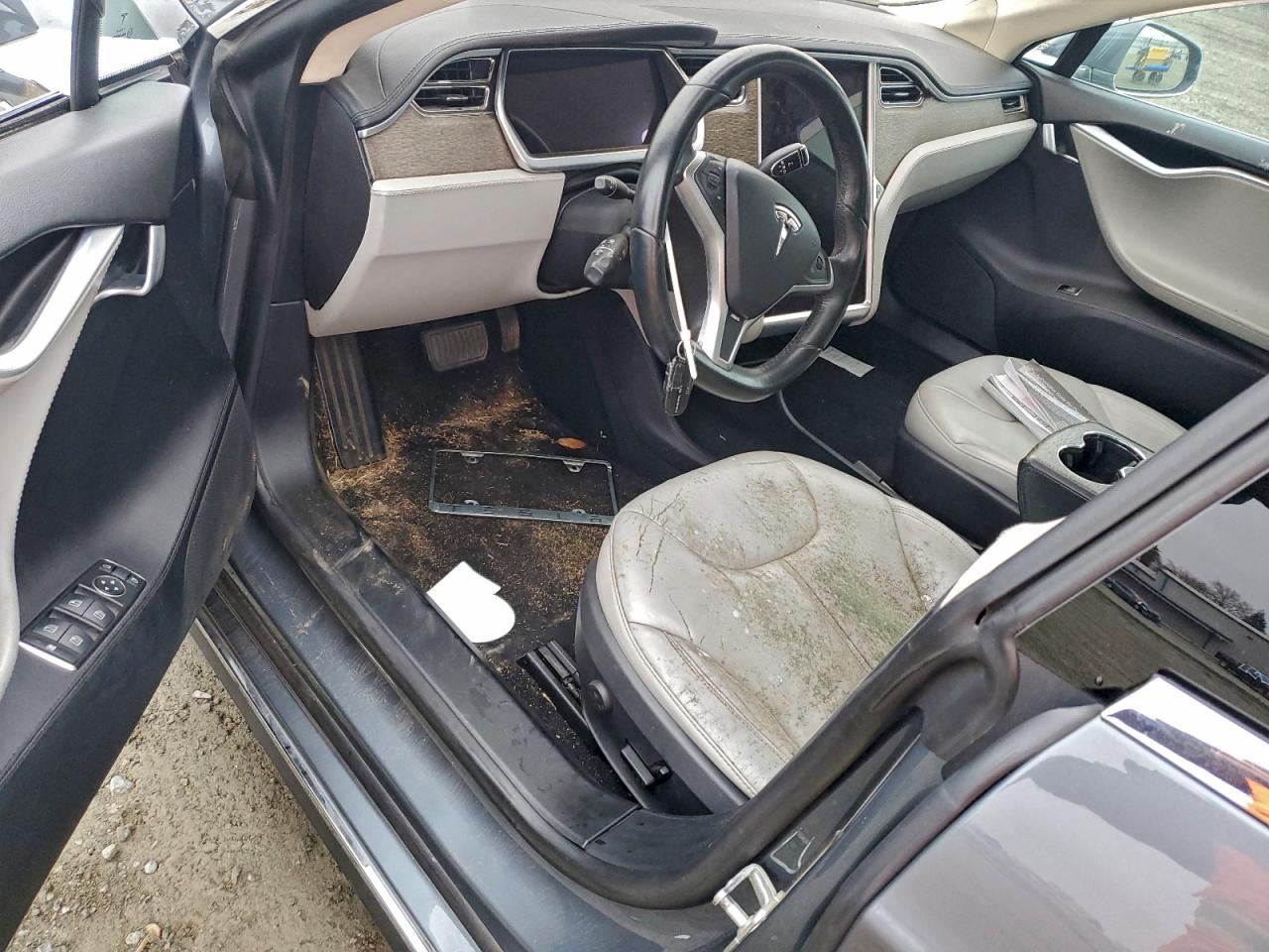 Tesla Model S Image 9