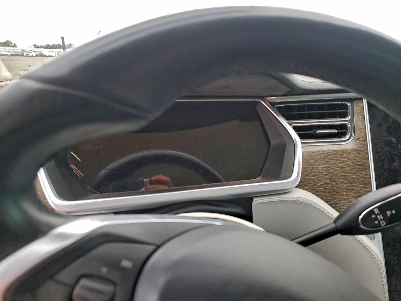 Tesla Model S Image 11