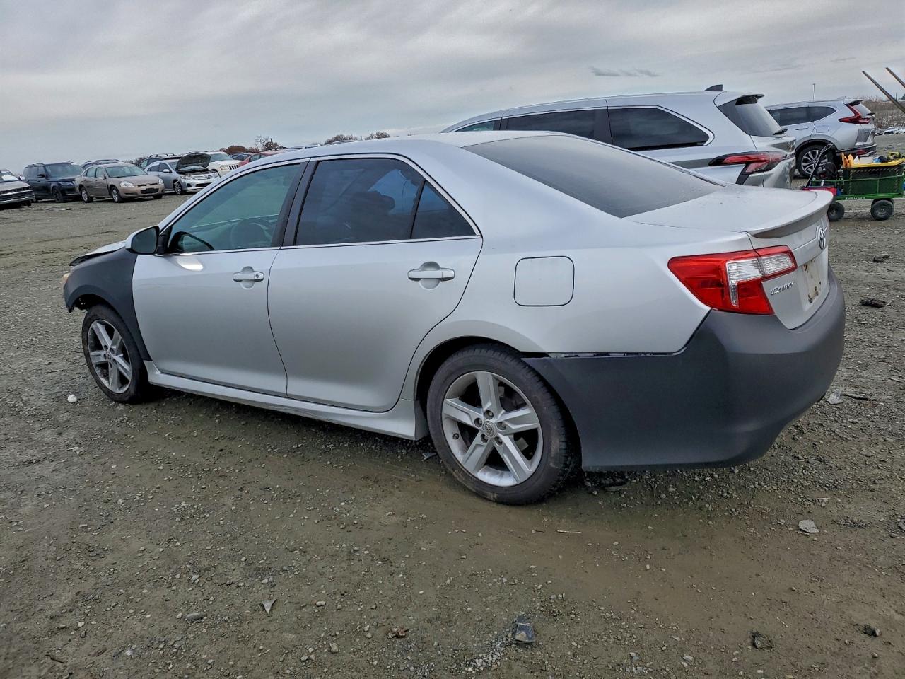 Toyota Camry L Image 7