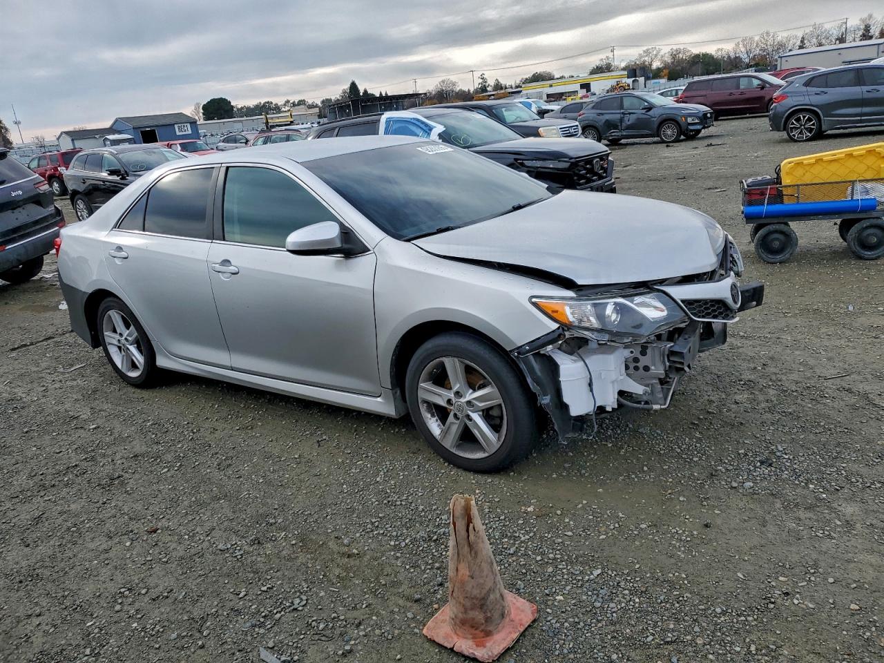 Toyota Camry L Image 11