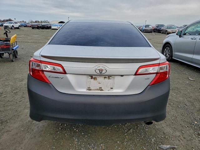 Toyota Camry L Image 2