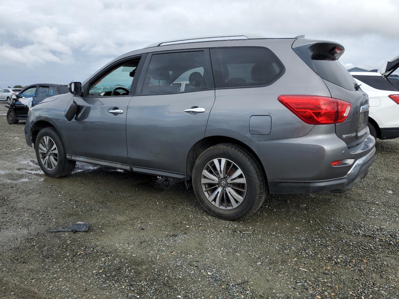 Nissan Pathfinder S Image 3