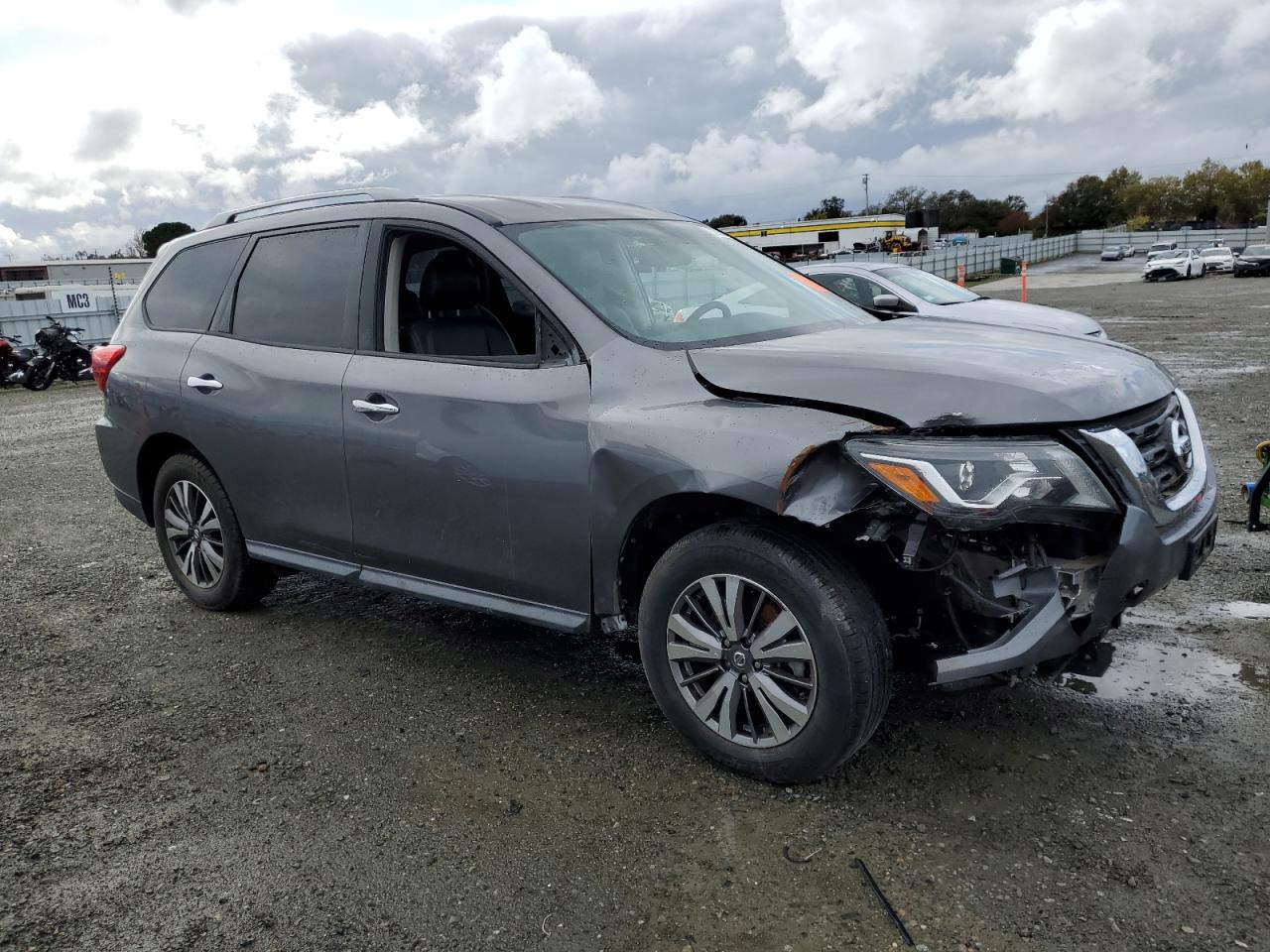 Nissan Pathfinder S Image 2