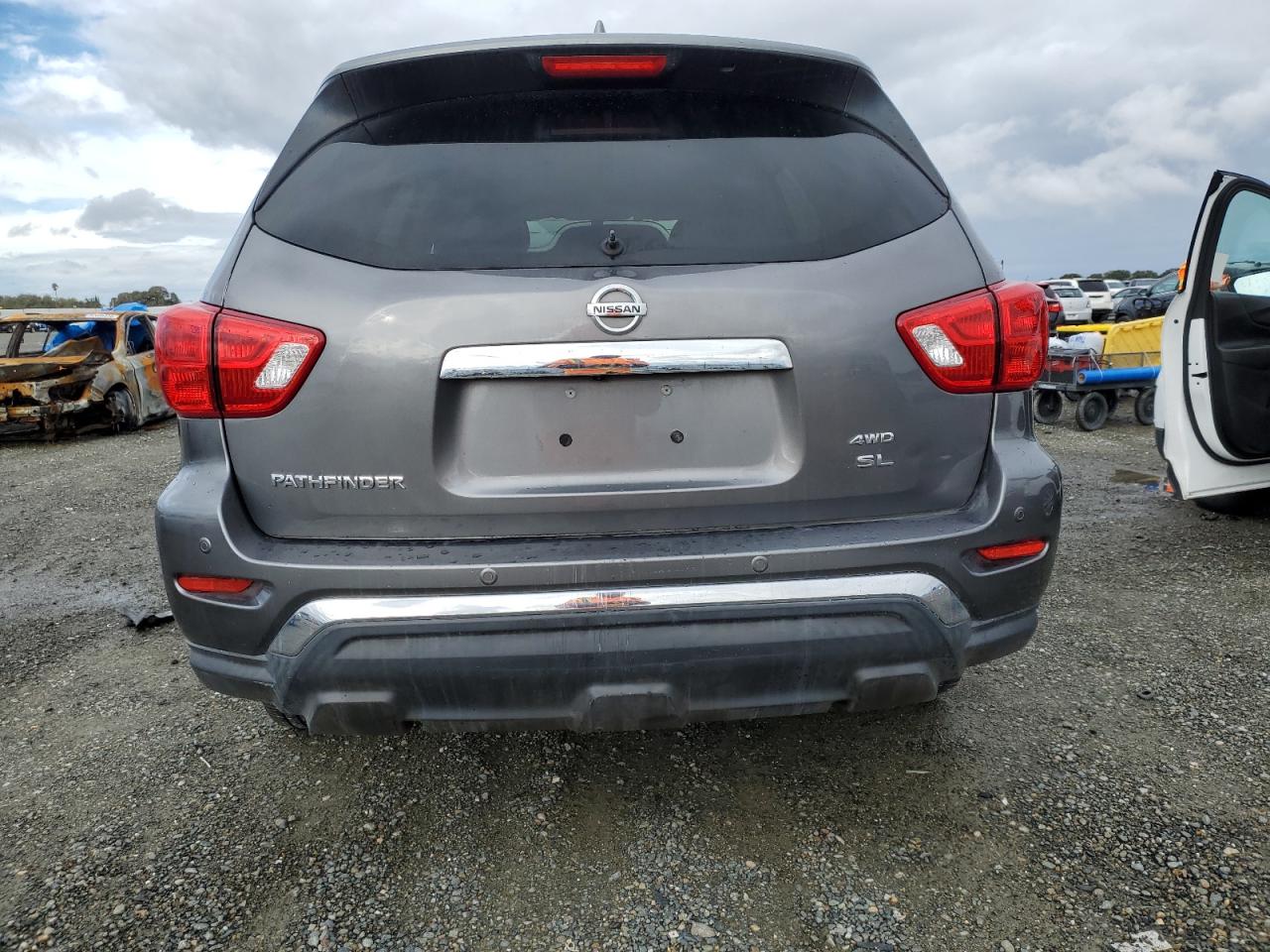 Nissan Pathfinder S Image 5