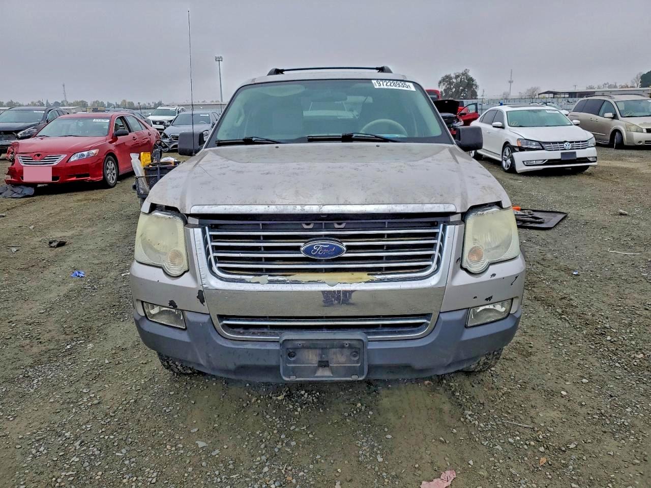 Ford Explorer Xlt Image 4