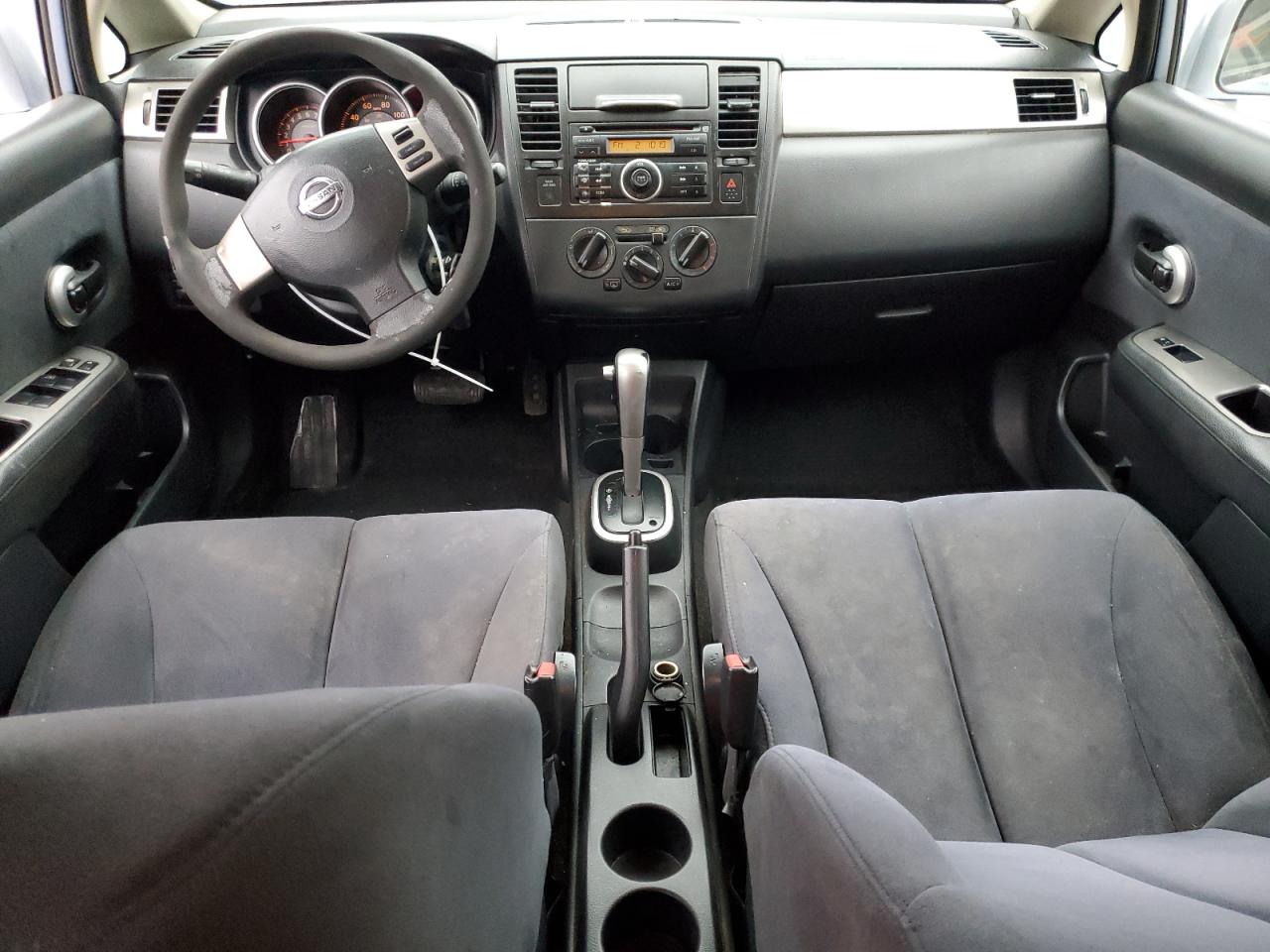 Nissan Versa S Image 6