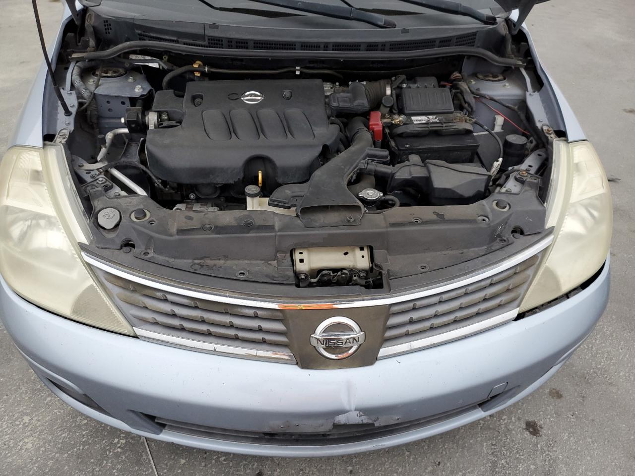 Nissan Versa S Image 8