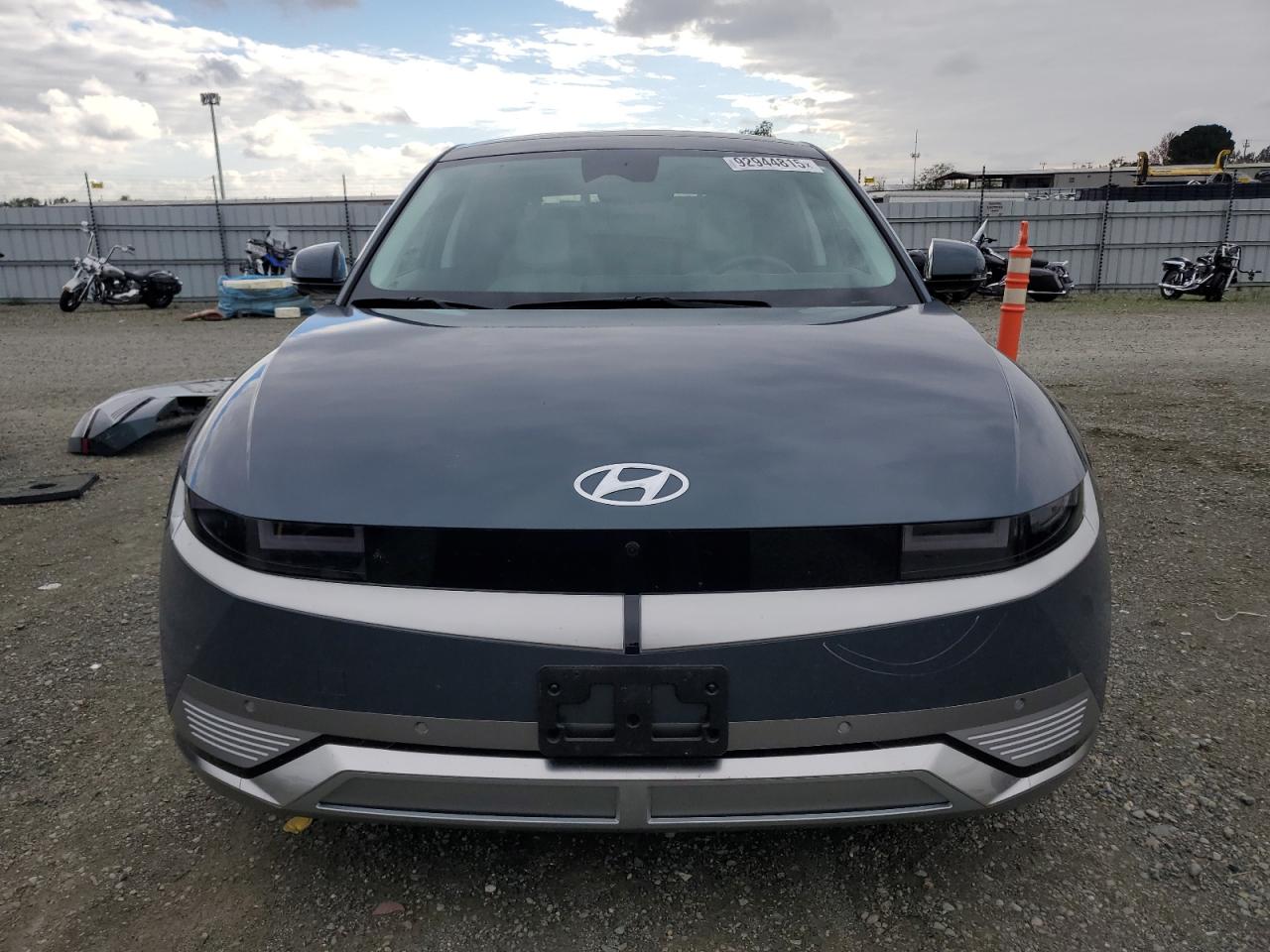 Hyundai Ioniq Limited Image 4