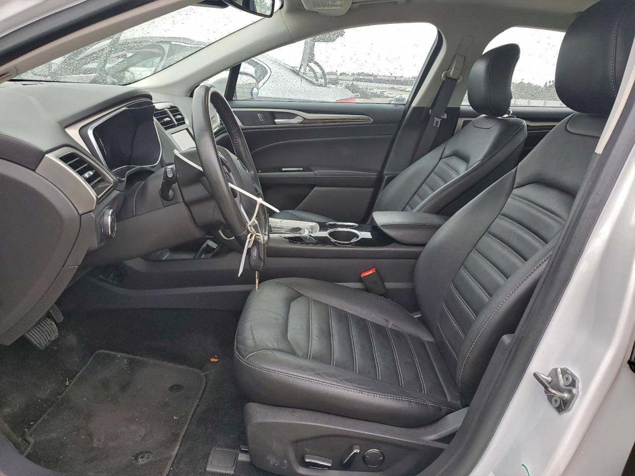 Ford Fusion Se Hybrid Image 3