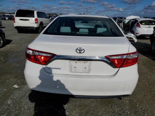 Toyota Camry Le Image 5