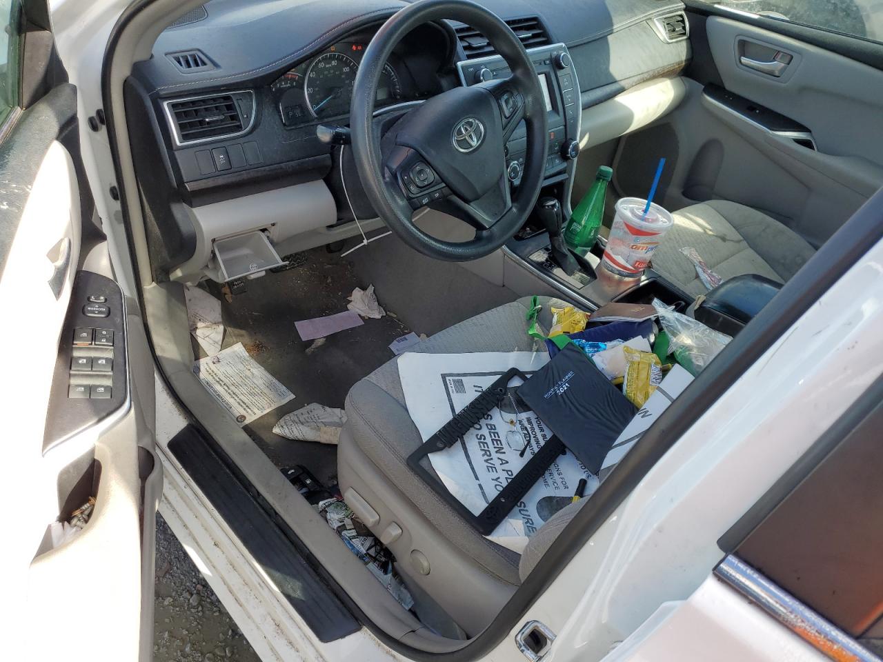 Toyota Camry Le Image 11