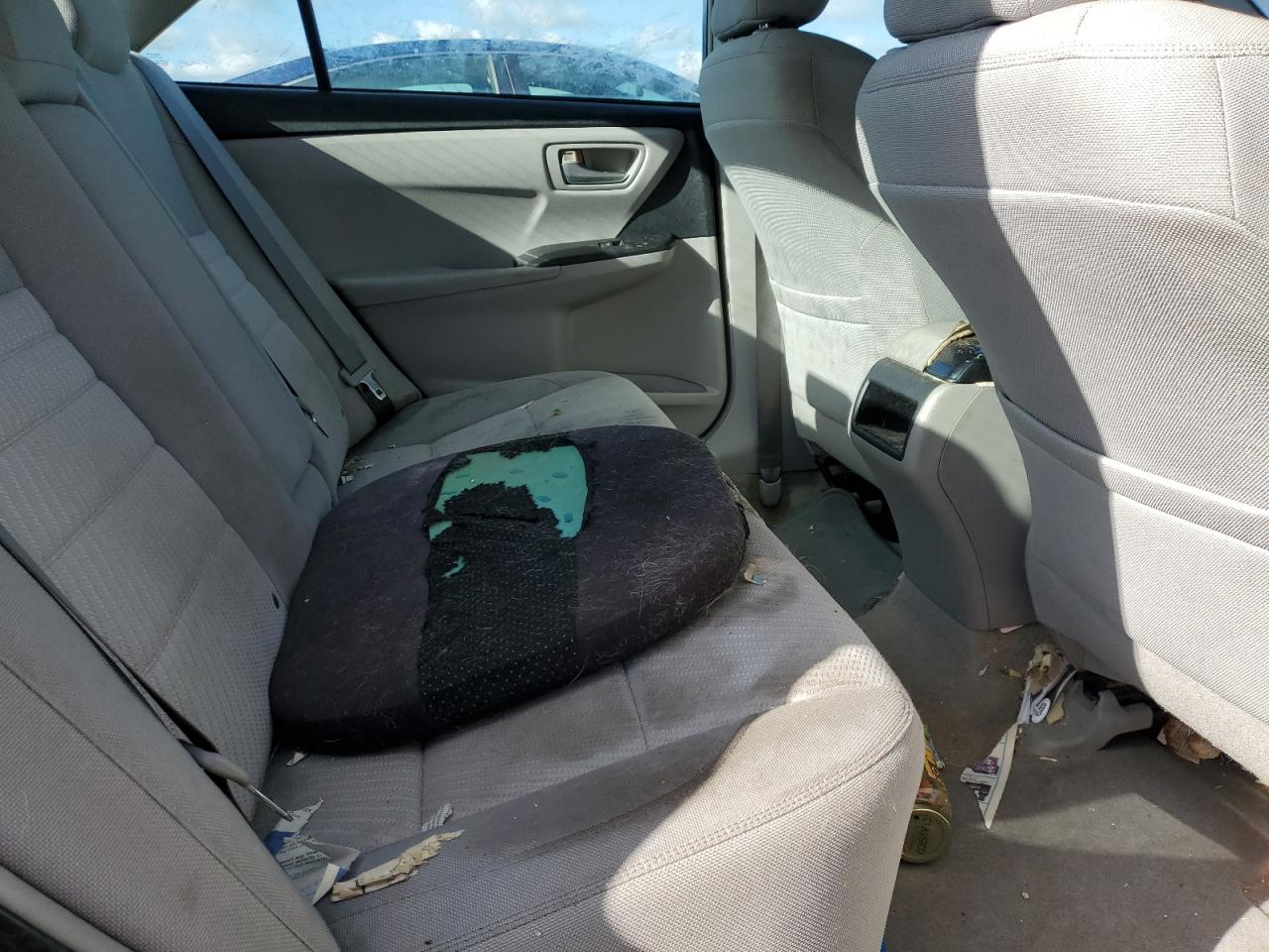 Toyota Camry Le Image 7