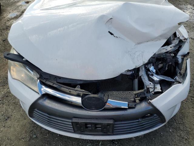 Toyota Camry Le Image 10