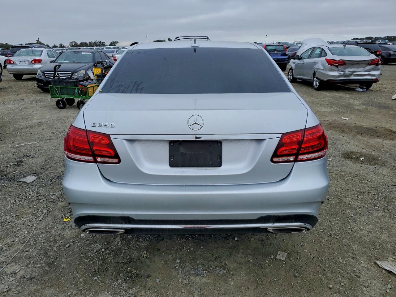 Mercedes-Benz E-Class 350 Image 9