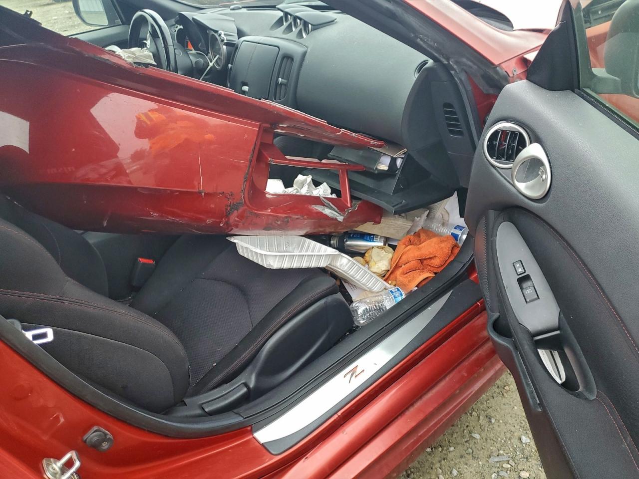 Nissan 370Z Base Image 6