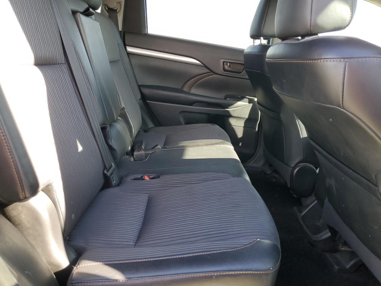 Toyota Highlander Le Image 3