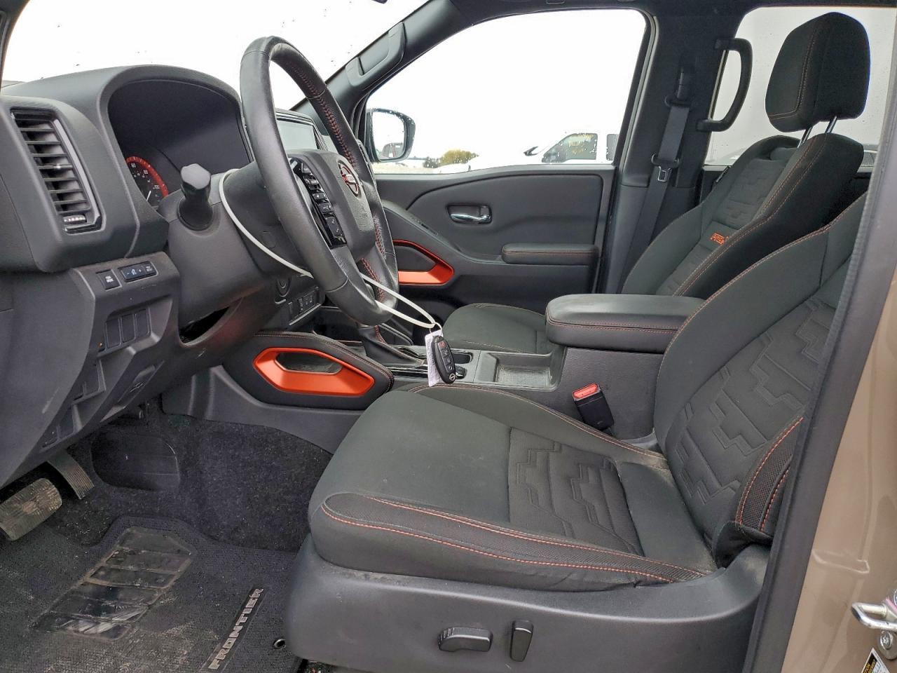 Nissan Frontier S Image 11