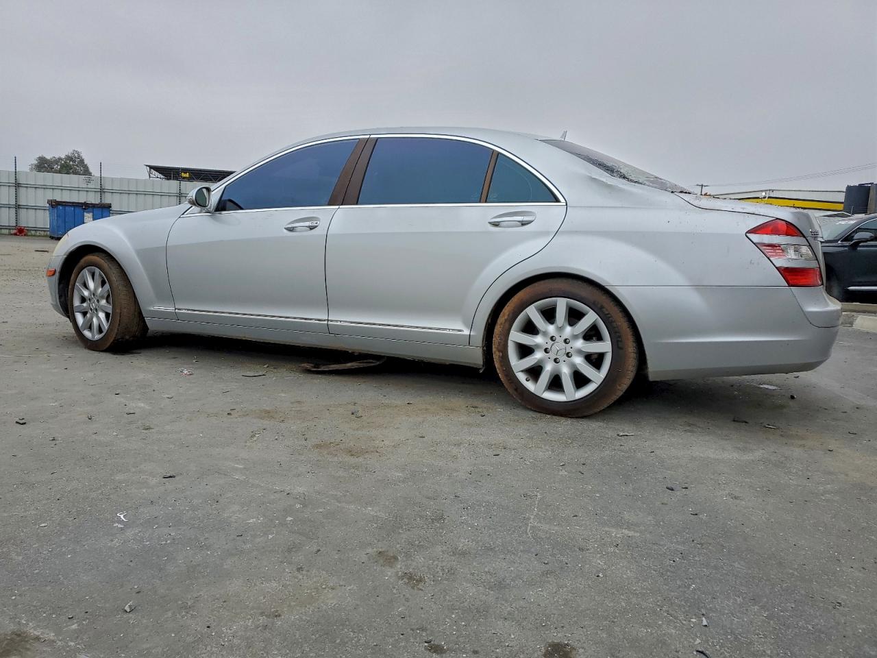 Mercedes-Benz S-Class 550 Image 9