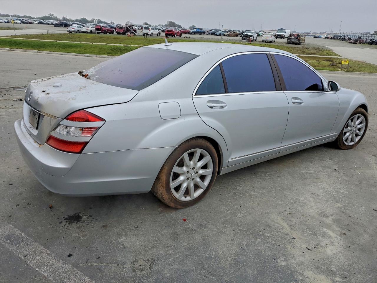 Mercedes-Benz S-Class 550 Image 2