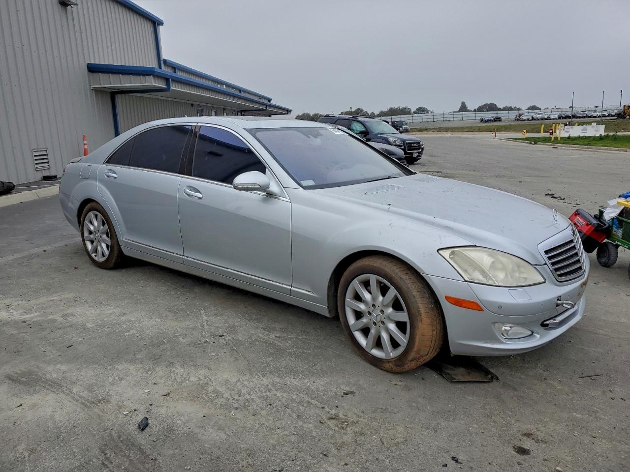 Mercedes-Benz S-Class 550 Image 3