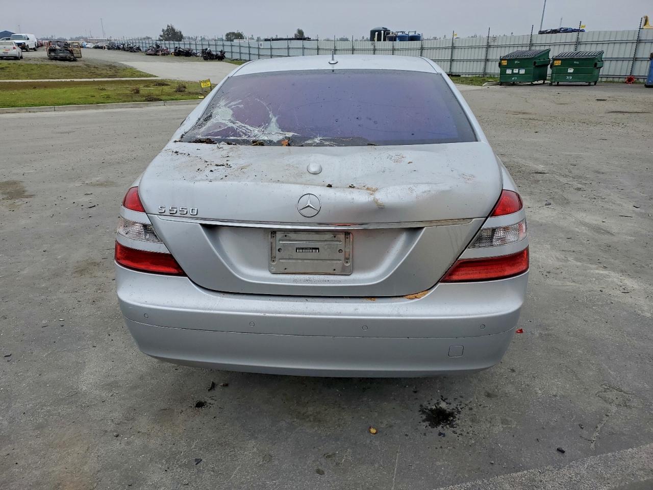 Mercedes-Benz S-Class 550 Image 4