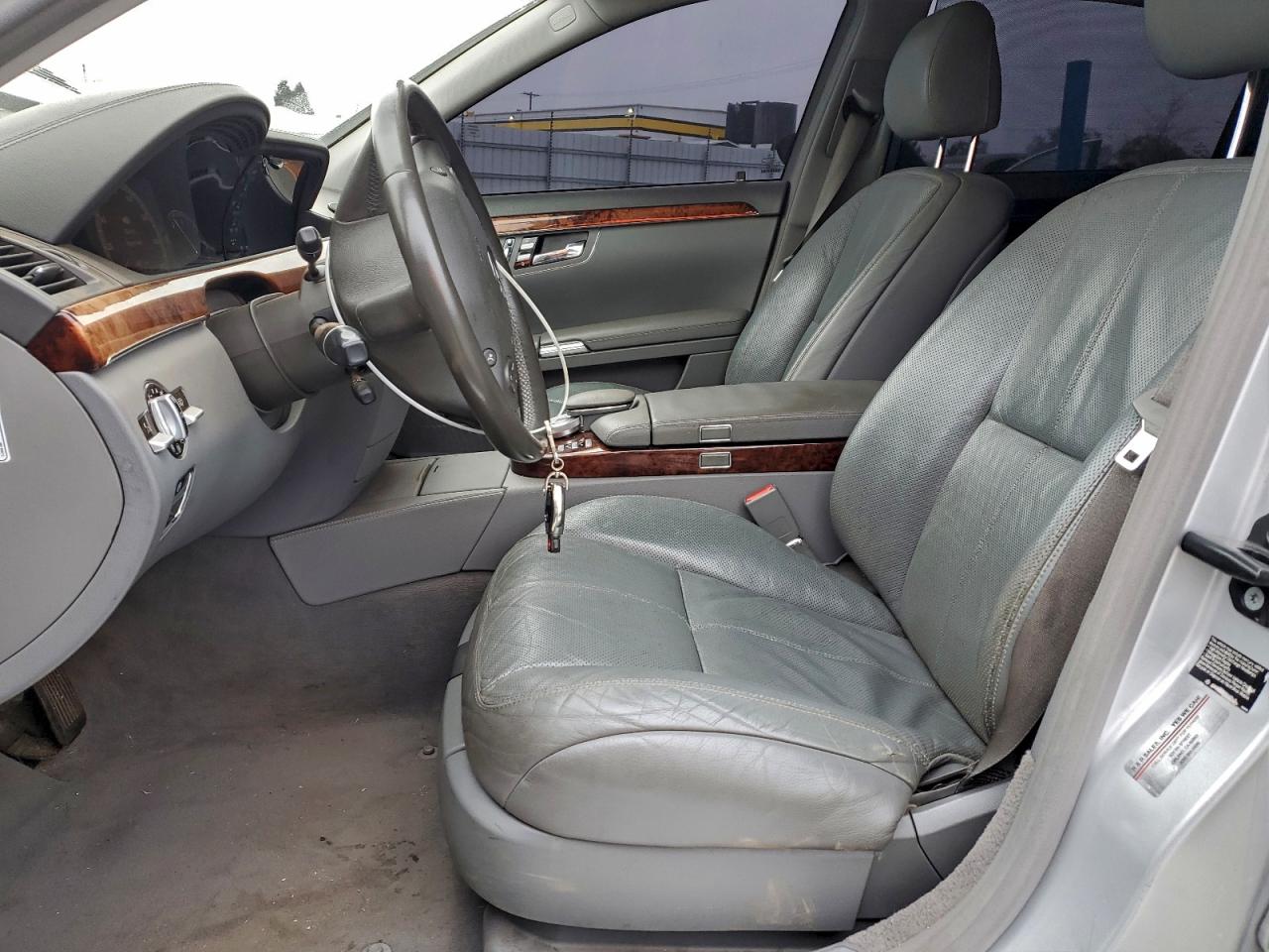 Mercedes-Benz S-Class 550 Image 7