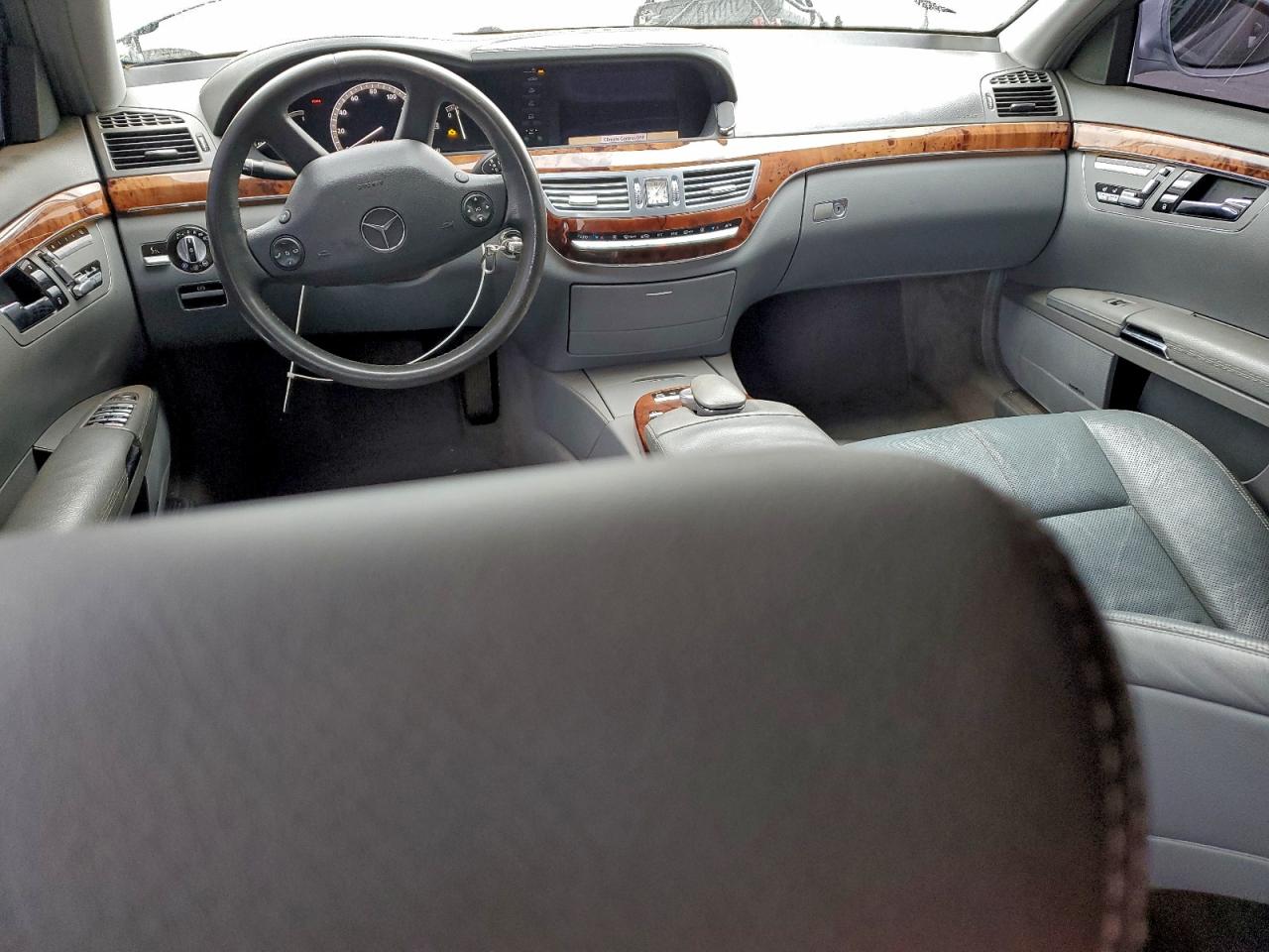 Mercedes-Benz S-Class 550 Image 5