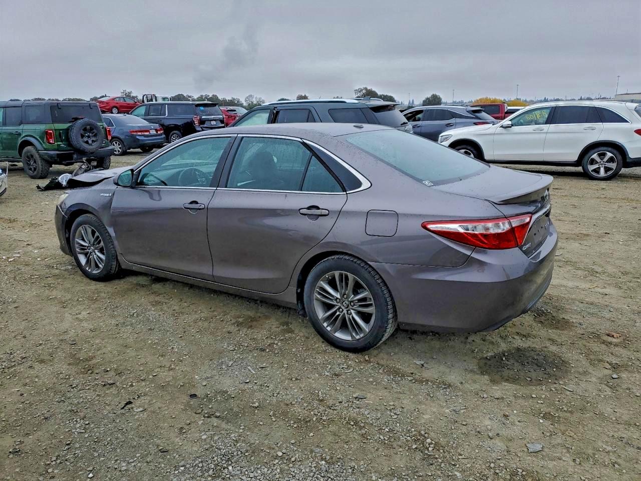 Toyota Camry Hybrid Image 2