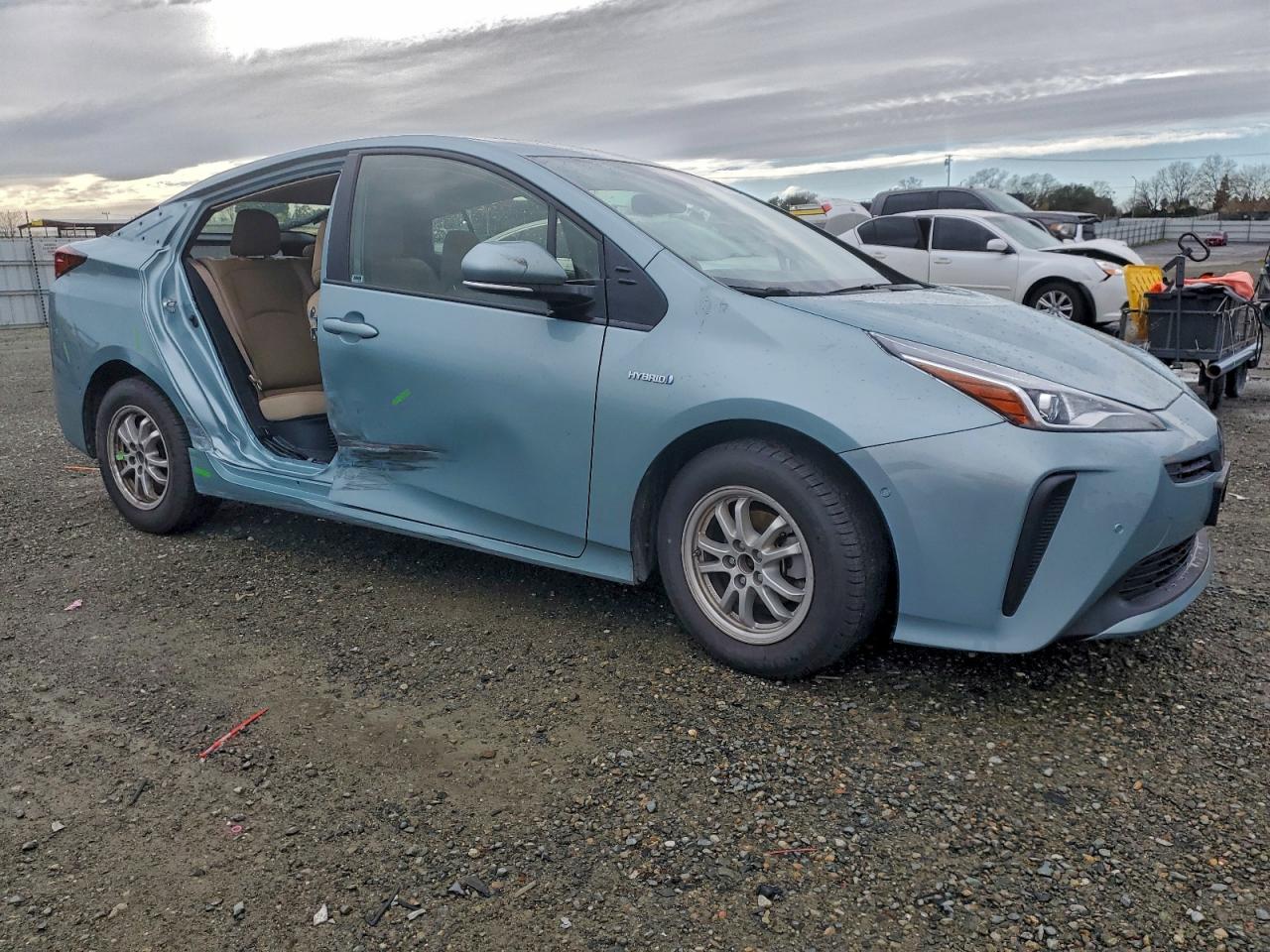 Toyota Prius L Image 2