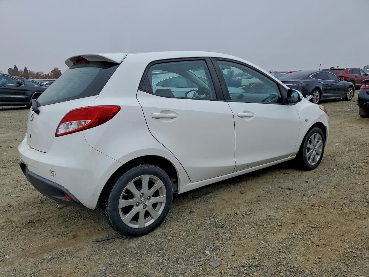 Mazda 2 Image 6