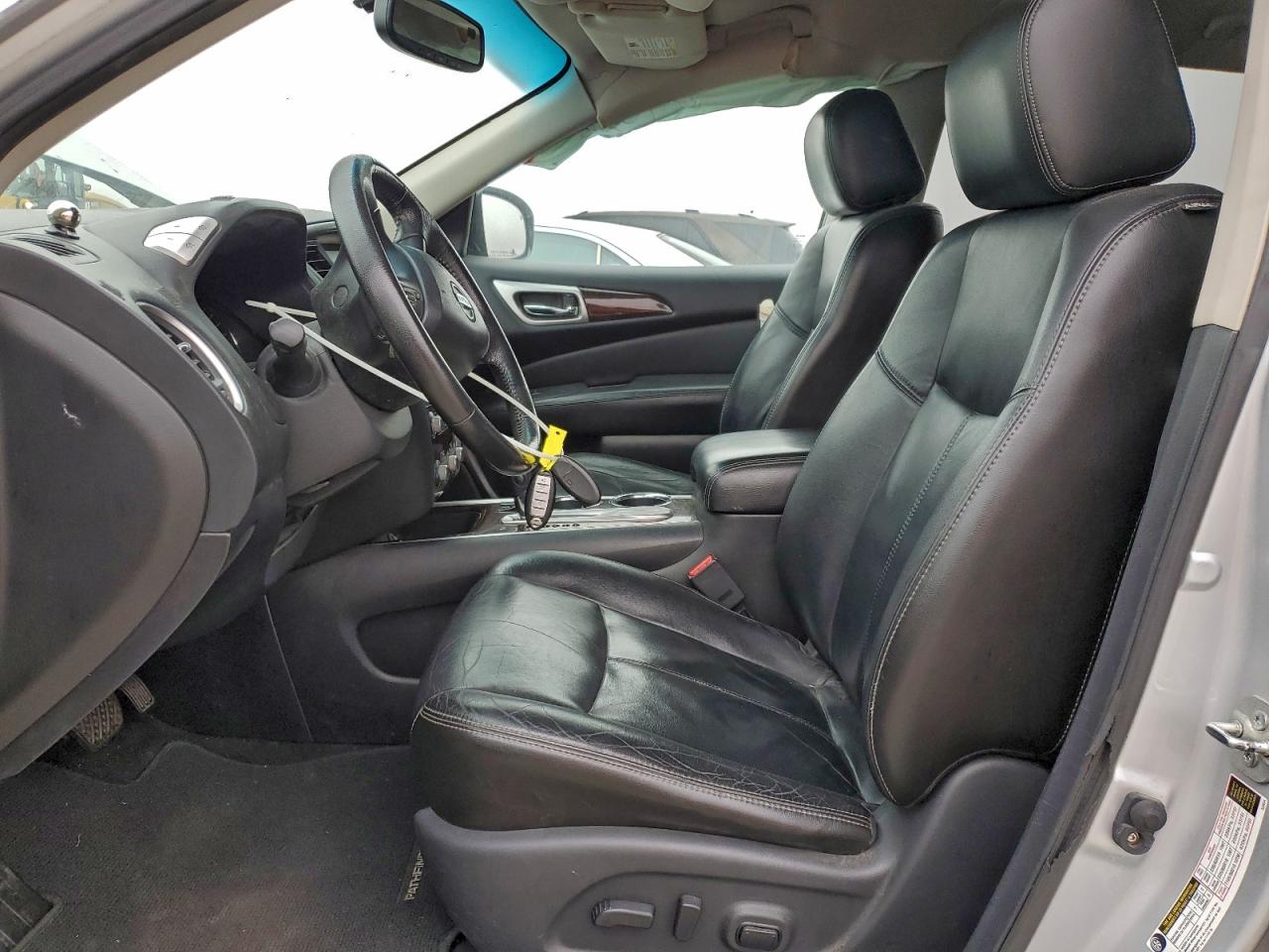 Nissan Pathfinder S Image 5